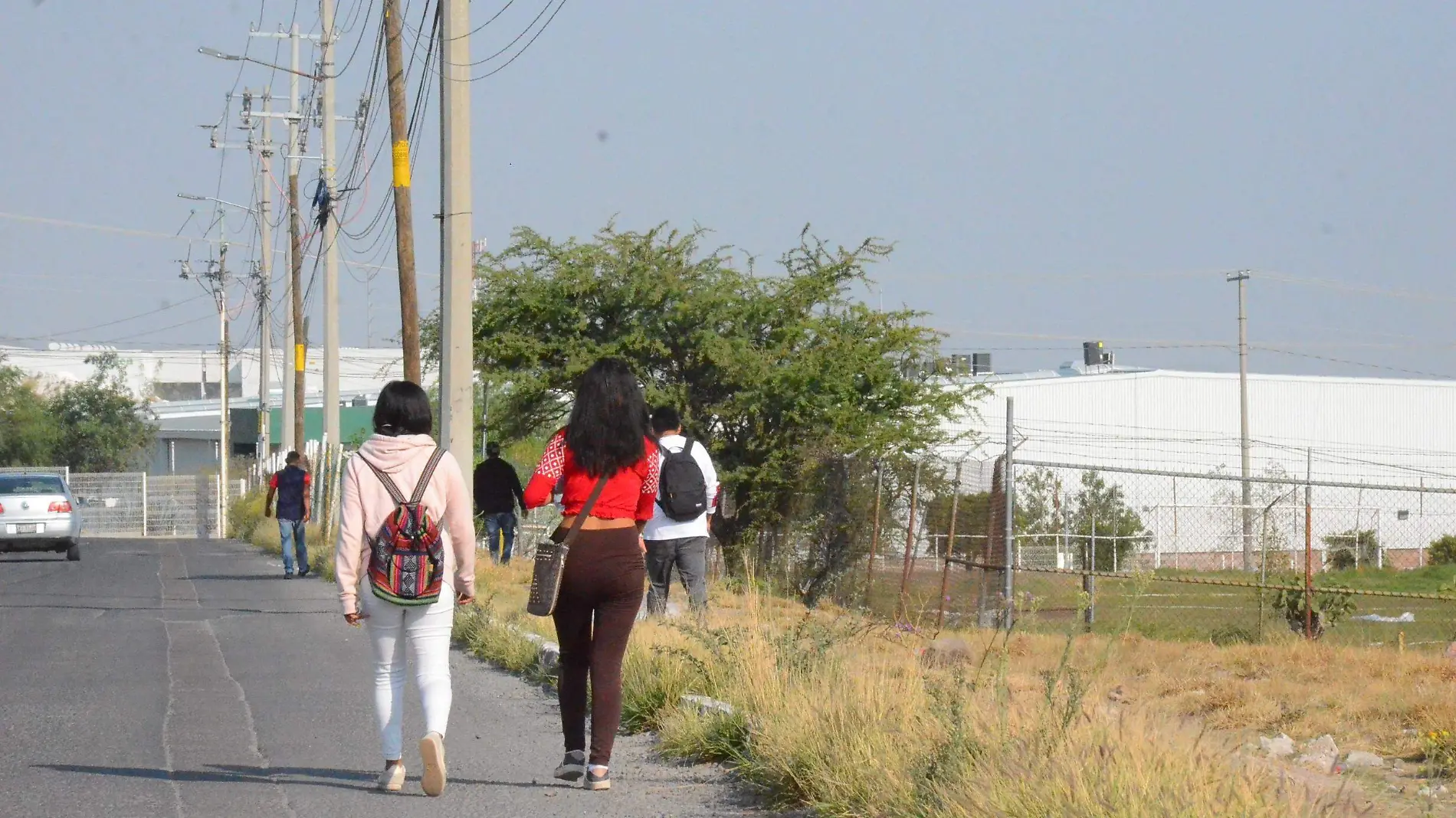 Empresas recurren a descansos obligatorios de los trabajadores ante la baja productividad